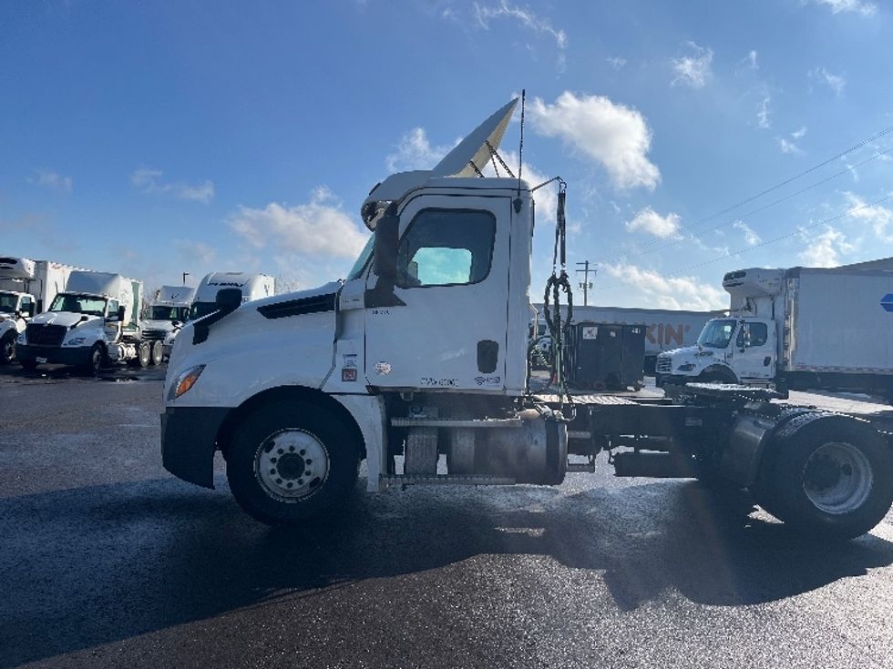 Day Cab Tractor-Heavy Duty Tractors-Freightliner-2020-T12642ST-Middlefield-OH-559,775\n\t\tmiles-$ 25,250 - Image 4