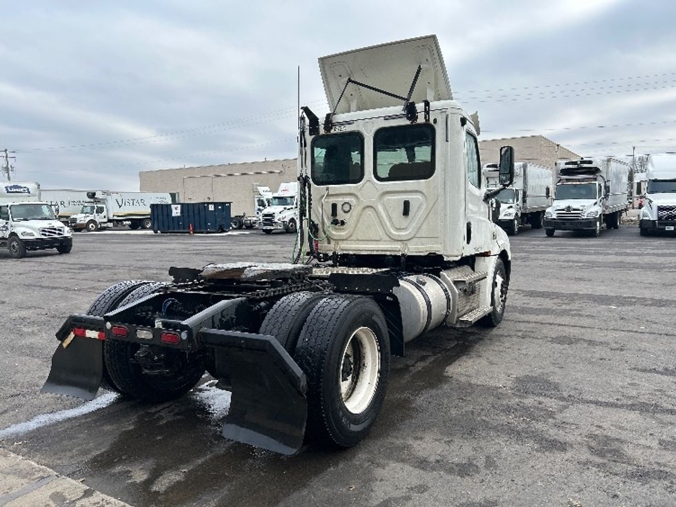 Day Cab Tractor-Heavy Duty Tractors-Freightliner-2020-T12642ST-Middlefield-OH-559,775\n\t\tmiles-$ 25,250 - Image 7