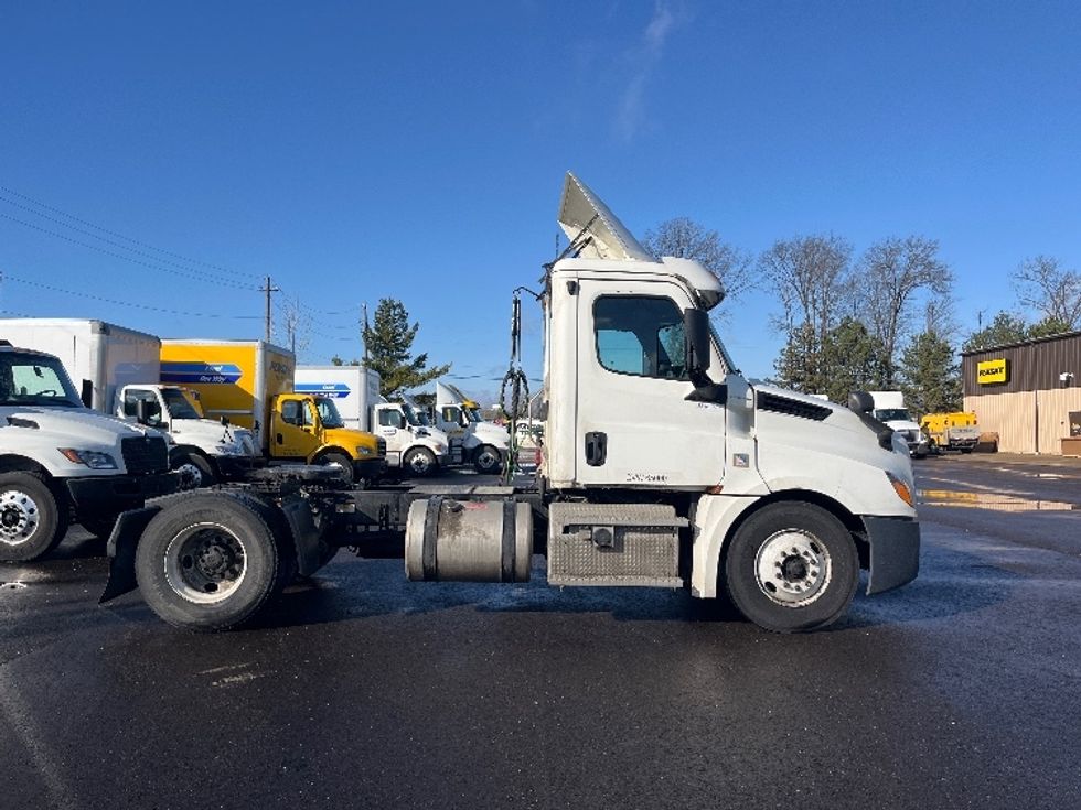 Day Cab Tractor-Heavy Duty Tractors-Freightliner-2020-T12642ST-Middlefield-OH-559,775\n\t\tmiles-$ 25,250 - Image 8