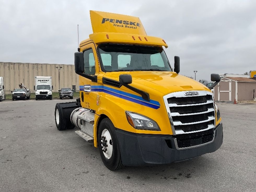 Day Cab Tractor-Heavy Duty Tractors-Freightliner-2020-T12642ST-Moberly-MO-372,526\n\t\tmiles-$ 58,500 - Image 1