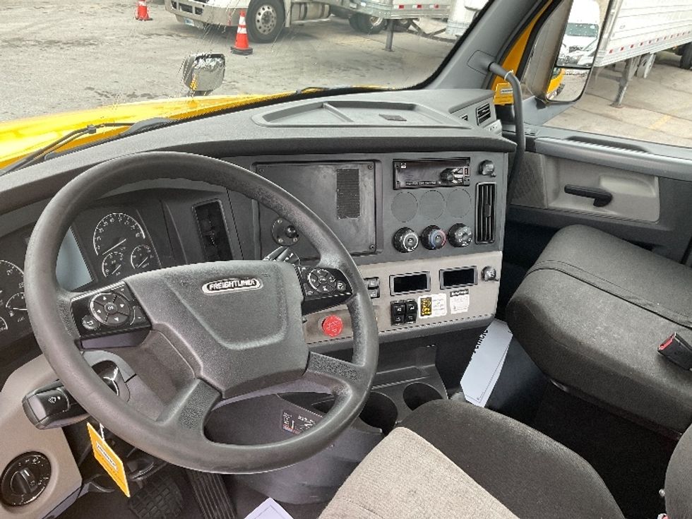 Day Cab Tractor-Heavy Duty Tractors-Freightliner-2020-T12642ST-Moberly-MO-372,526\n\t\tmiles-$ 58,500 - Image 10