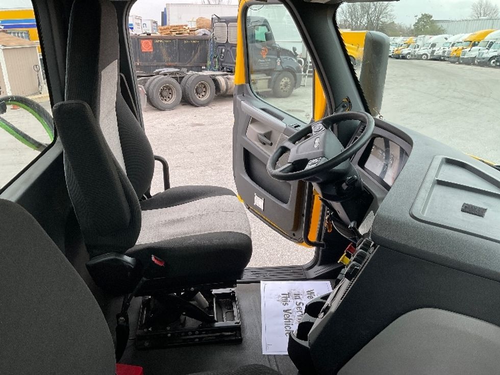 Day Cab Tractor-Heavy Duty Tractors-Freightliner-2020-T12642ST-Moberly-MO-372,526\n\t\tmiles-$ 58,500 - Image 14