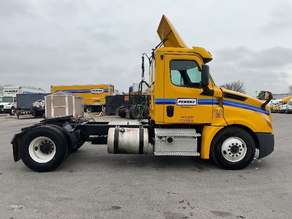 Day Cab Tractor-Heavy Duty Tractors-Freightliner-2020-T12642ST-Moberly-MO-372,526\n\t\tmiles-$ 58,500 - Image 8