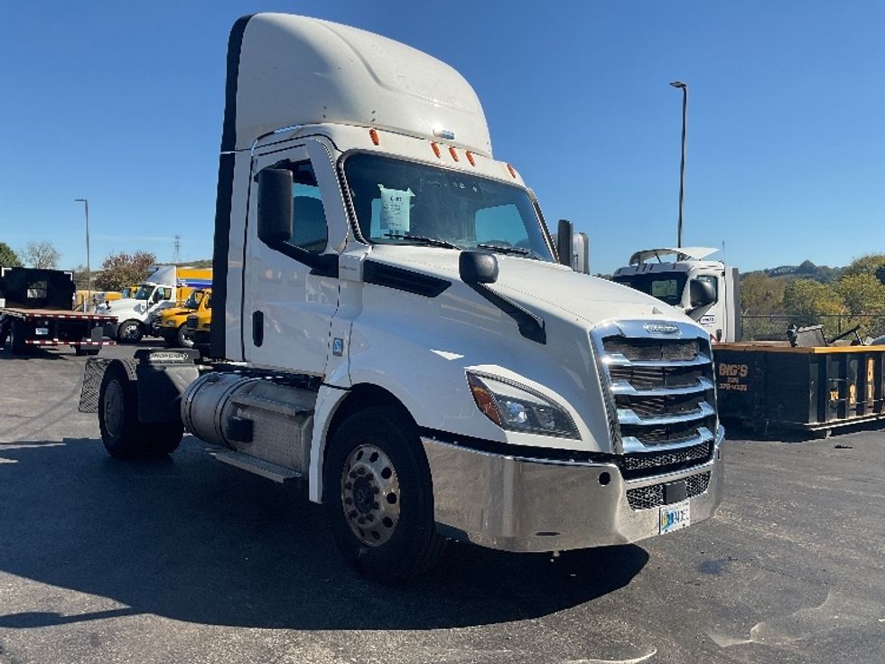 Day Cab Tractor-Heavy Duty Tractors-Freightliner-2020-T12642ST-Mount Pleasant-PA-685,118\n\t\tmiles-$ 25,500 - Image 1