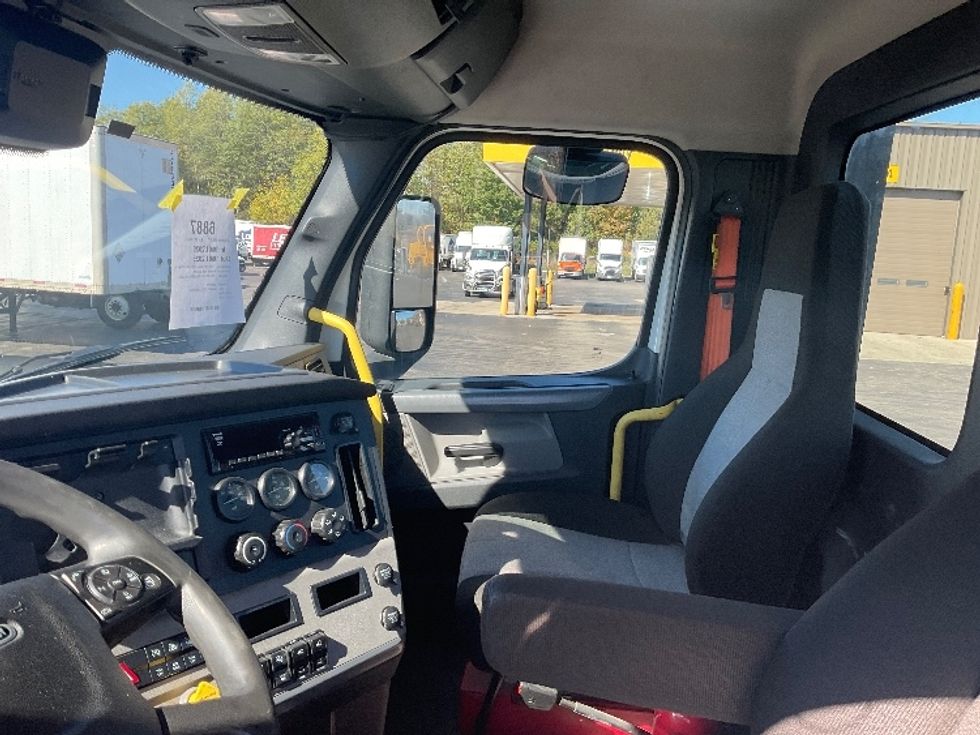 Day Cab Tractor-Heavy Duty Tractors-Freightliner-2020-T12642ST-Mount Pleasant-PA-685,118\n\t\tmiles-$ 25,500 - Image 10