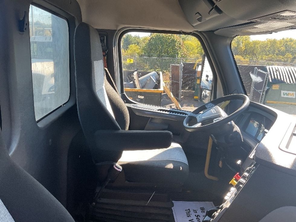 Day Cab Tractor-Heavy Duty Tractors-Freightliner-2020-T12642ST-Mount Pleasant-PA-685,118\n\t\tmiles-$ 25,500 - Image 14