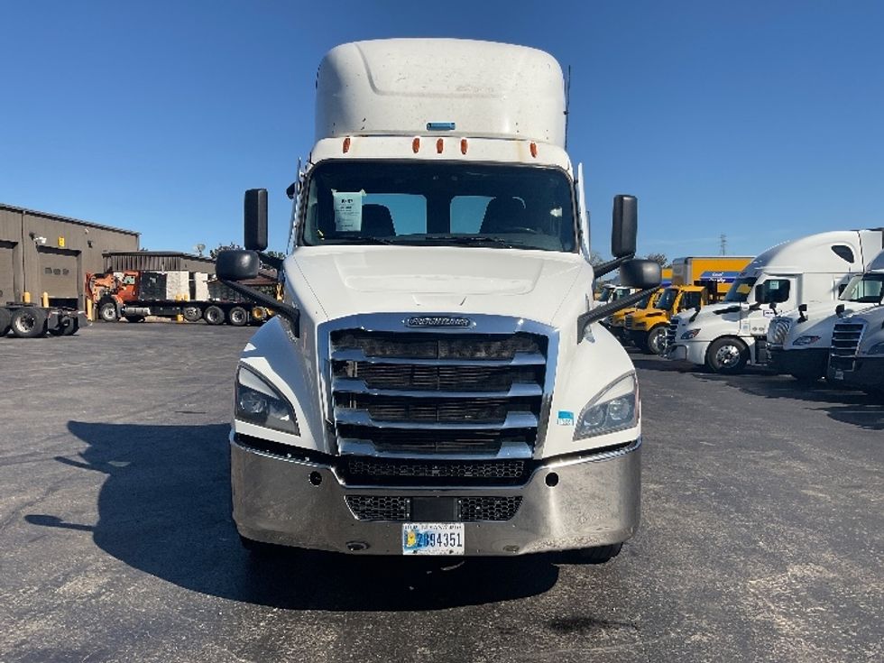 Day Cab Tractor-Heavy Duty Tractors-Freightliner-2020-T12642ST-Mount Pleasant-PA-685,118\n\t\tmiles-$ 25,500 - Image 2