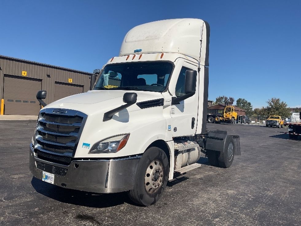 Day Cab Tractor-Heavy Duty Tractors-Freightliner-2020-T12642ST-Mount Pleasant-PA-685,118\n\t\tmiles-$ 25,500 - Image 3