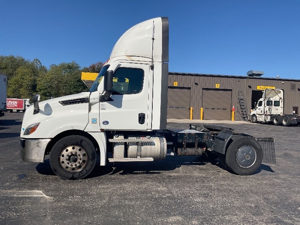 Day Cab Tractor-Heavy Duty Tractors-Freightliner-2020-T12642ST-Mount Pleasant-PA-685,118\n\t\tmiles-$ 25,500 - Image 4