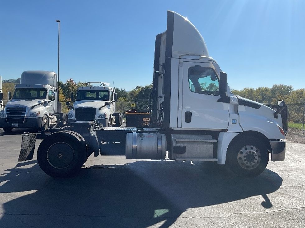 Day Cab Tractor-Heavy Duty Tractors-Freightliner-2020-T12642ST-Mount Pleasant-PA-685,118\n\t\tmiles-$ 25,500 - Image 8