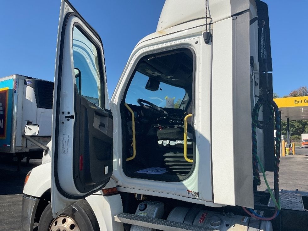 Day Cab Tractor-Heavy Duty Tractors-Freightliner-2020-T12642ST-Mount Pleasant-PA-685,118\n\t\tmiles-$ 25,500 - Image 9
