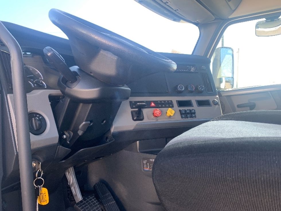 Day Cab Tractor-Heavy Duty Tractors-Freightliner-2020-T12642ST-Nashville (Mount Juliet)-TN-417,281\n\t\tmiles-$ 41,500 - Image 10