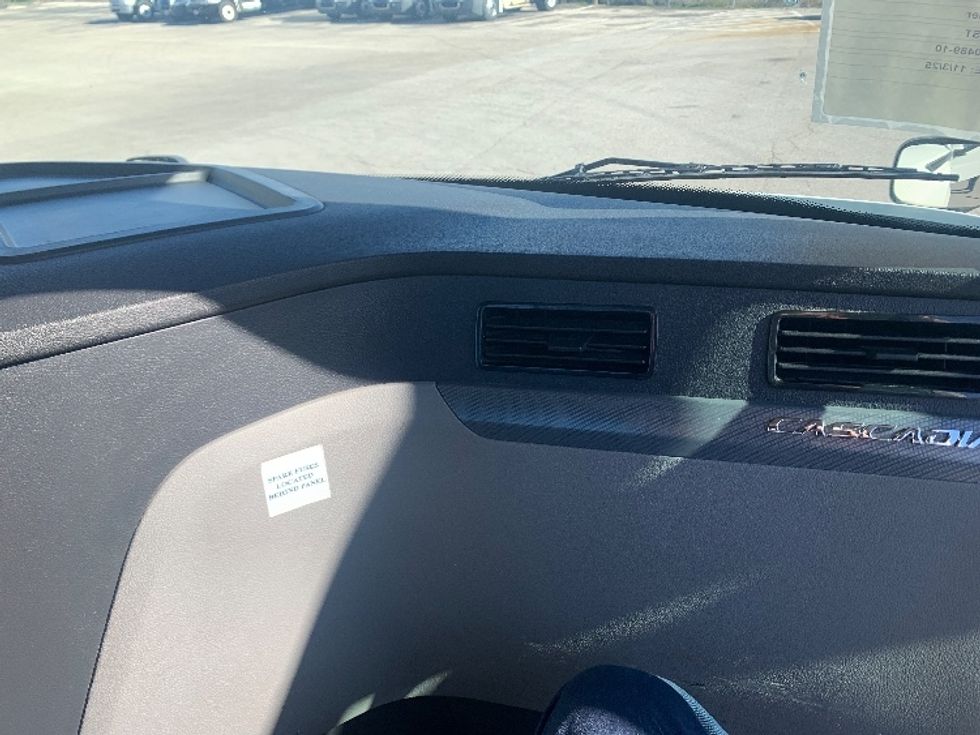 Day Cab Tractor-Heavy Duty Tractors-Freightliner-2020-T12642ST-Nashville (Mount Juliet)-TN-417,281\n\t\tmiles-$ 41,500 - Image 13