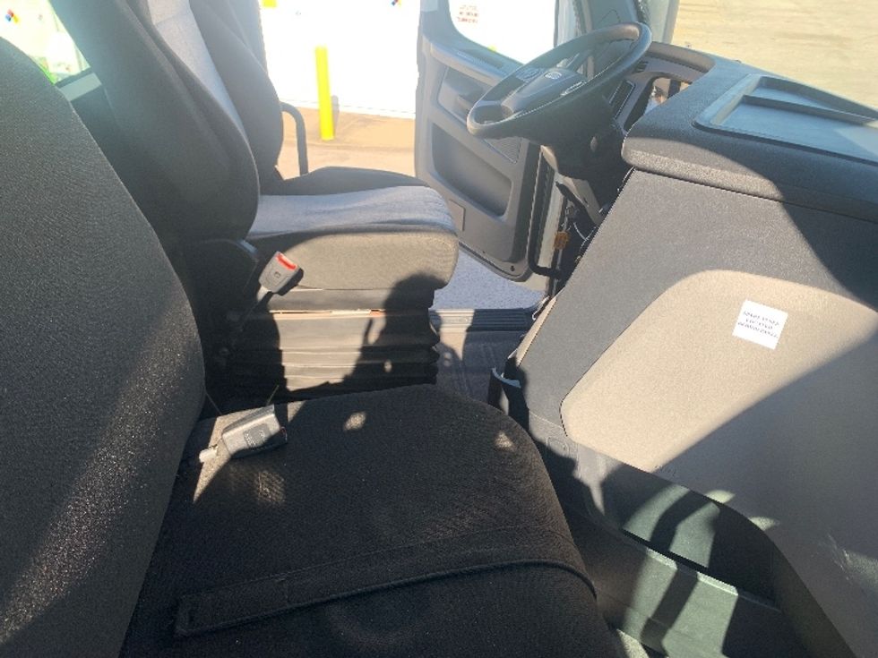 Day Cab Tractor-Heavy Duty Tractors-Freightliner-2020-T12642ST-Nashville (Mount Juliet)-TN-417,281\n\t\tmiles-$ 41,500 - Image 14