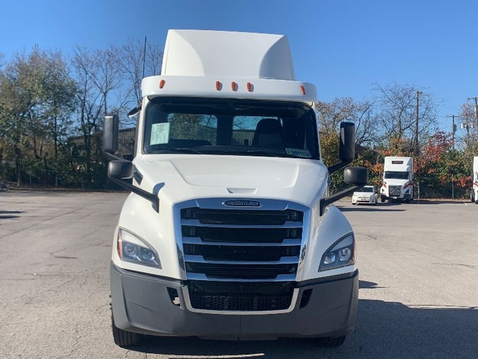 Day Cab Tractor-Heavy Duty Tractors-Freightliner-2020-T12642ST-Nashville (Mount Juliet)-TN-417,281\n\t\tmiles-$ 41,500 - Image 2