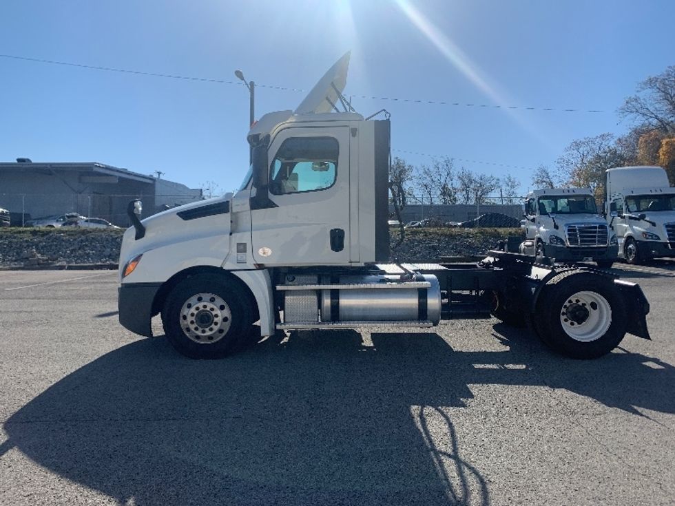 Day Cab Tractor-Heavy Duty Tractors-Freightliner-2020-T12642ST-Nashville (Mount Juliet)-TN-417,281\n\t\tmiles-$ 41,500 - Image 4