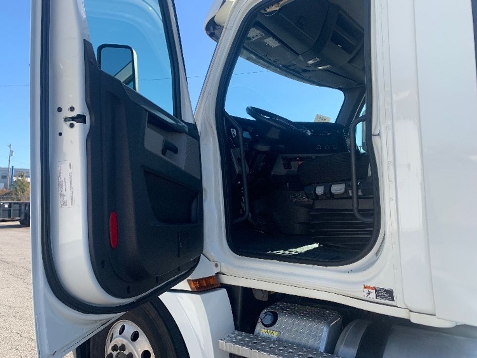 Day Cab Tractor-Heavy Duty Tractors-Freightliner-2020-T12642ST-Nashville (Mount Juliet)-TN-417,281\n\t\tmiles-$ 41,500 - Image 9