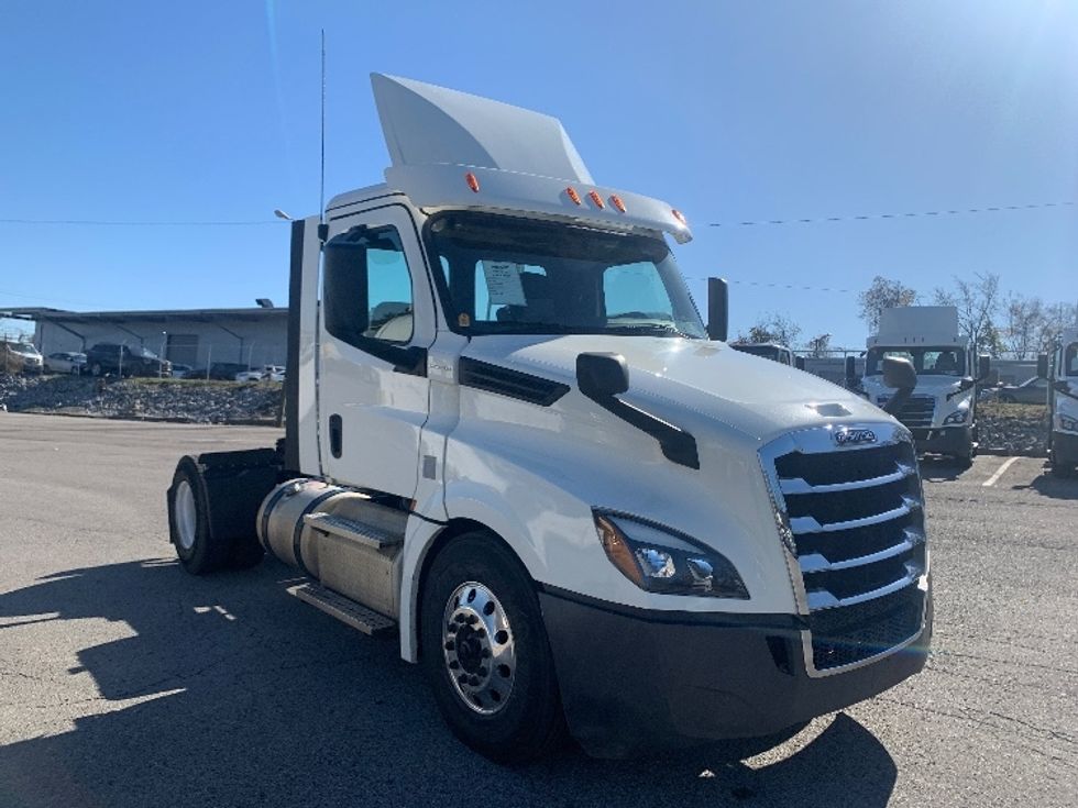 Day Cab Tractor-Heavy Duty Tractors-Freightliner-2020-T12642ST-Nashville (Mount Juliet)-TN-420,123\n\t\tmiles-$ 41,250 - Image 1