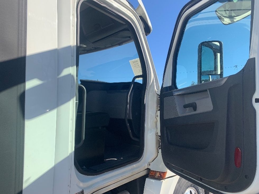 Day Cab Tractor-Heavy Duty Tractors-Freightliner-2020-T12642ST-Nashville (Mount Juliet)-TN-420,123\n\t\tmiles-$ 41,250 - Image 12