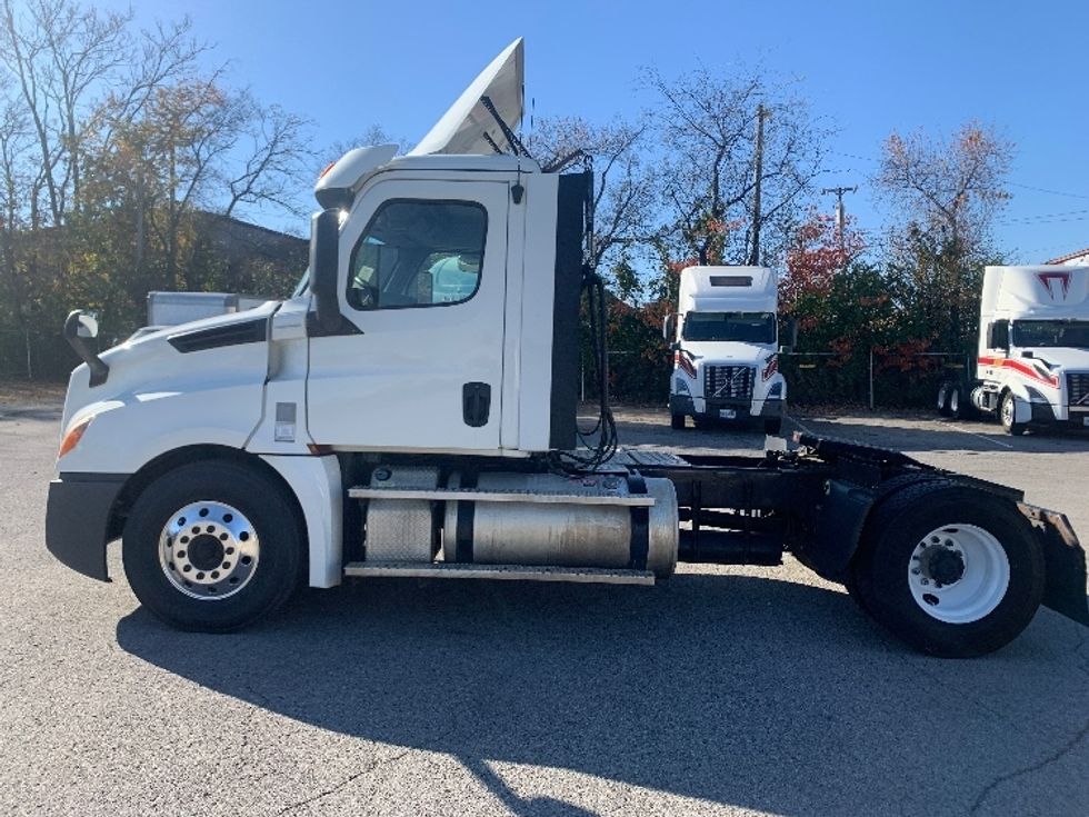Day Cab Tractor-Heavy Duty Tractors-Freightliner-2020-T12642ST-Nashville (Mount Juliet)-TN-420,123\n\t\tmiles-$ 41,250 - Image 4