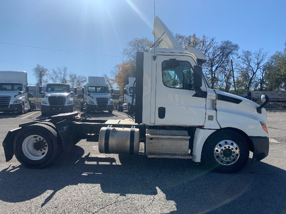 Day Cab Tractor-Heavy Duty Tractors-Freightliner-2020-T12642ST-Nashville (Mount Juliet)-TN-420,123\n\t\tmiles-$ 41,250 - Image 8