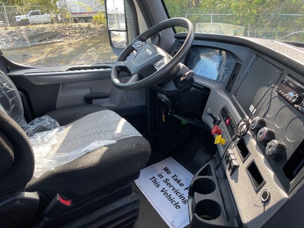 Day Cab Tractor-Heavy Duty Tractors-Freightliner-2020-T12642ST-Nashville (Mount Juliet)-TN-451,573\n\t\tmiles-$ 38,750 - Image 14