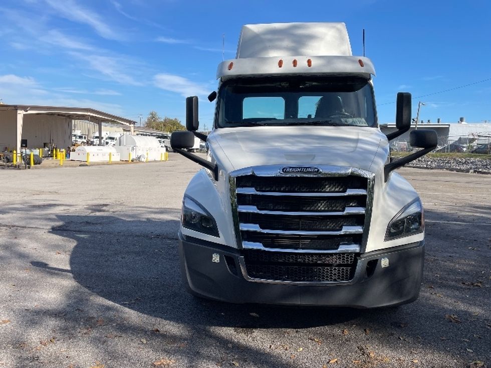 Day Cab Tractor-Heavy Duty Tractors-Freightliner-2020-T12642ST-Nashville (Mount Juliet)-TN-451,573\n\t\tmiles-$ 38,750 - Image 2