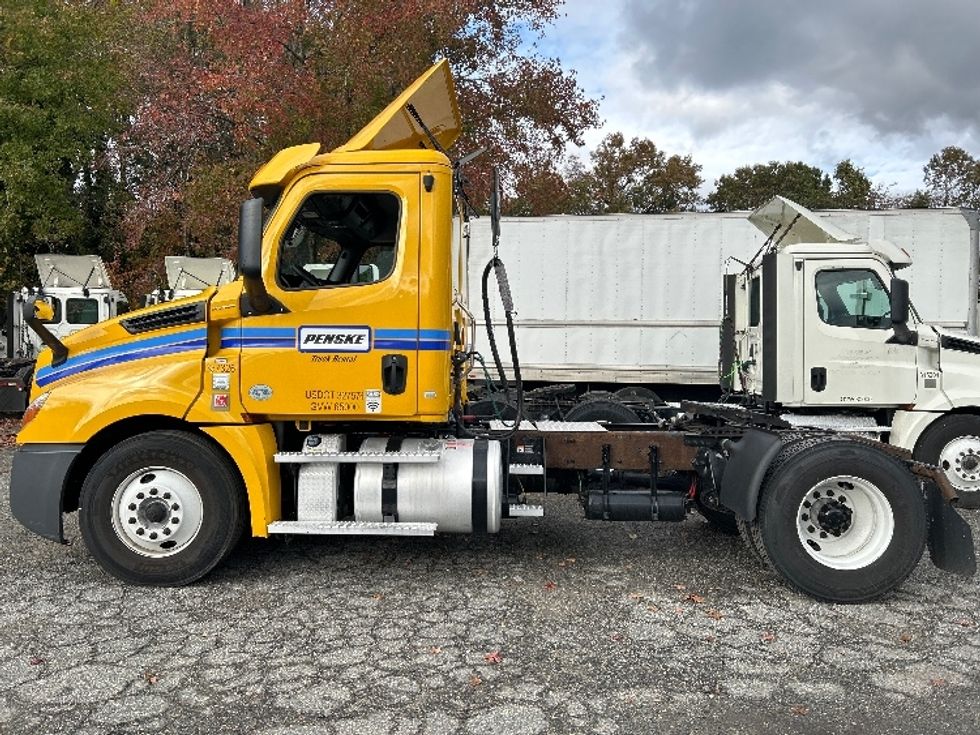 2020 Freightliner Cascadia 126" Day cab photo 4