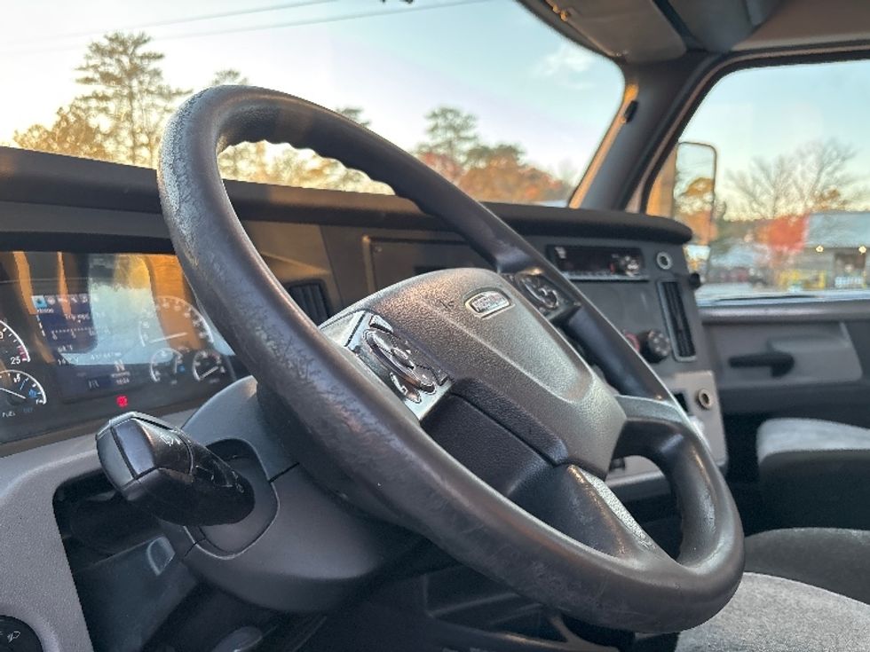 Day Cab Tractor-Heavy Duty Tractors-Freightliner-2020-T12642ST-Norcross-GA-437,447\n\t\tmiles-$ 40,000 - Image 10