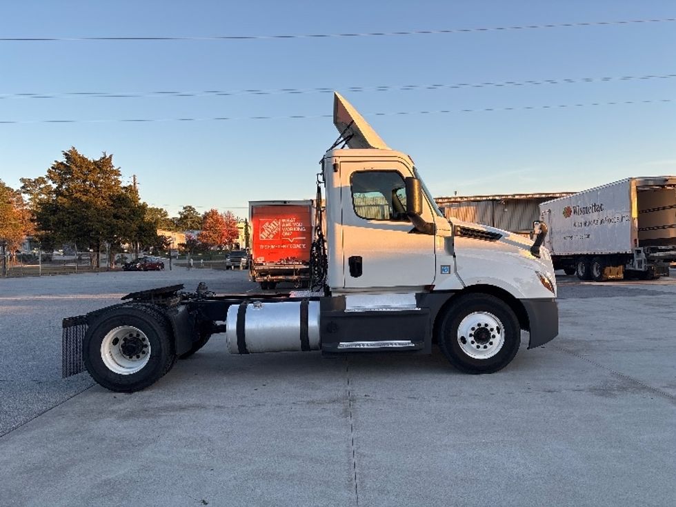 Day Cab Tractor-Heavy Duty Tractors-Freightliner-2020-T12642ST-Norcross-GA-437,447\n\t\tmiles-$ 40,000 - Image 8