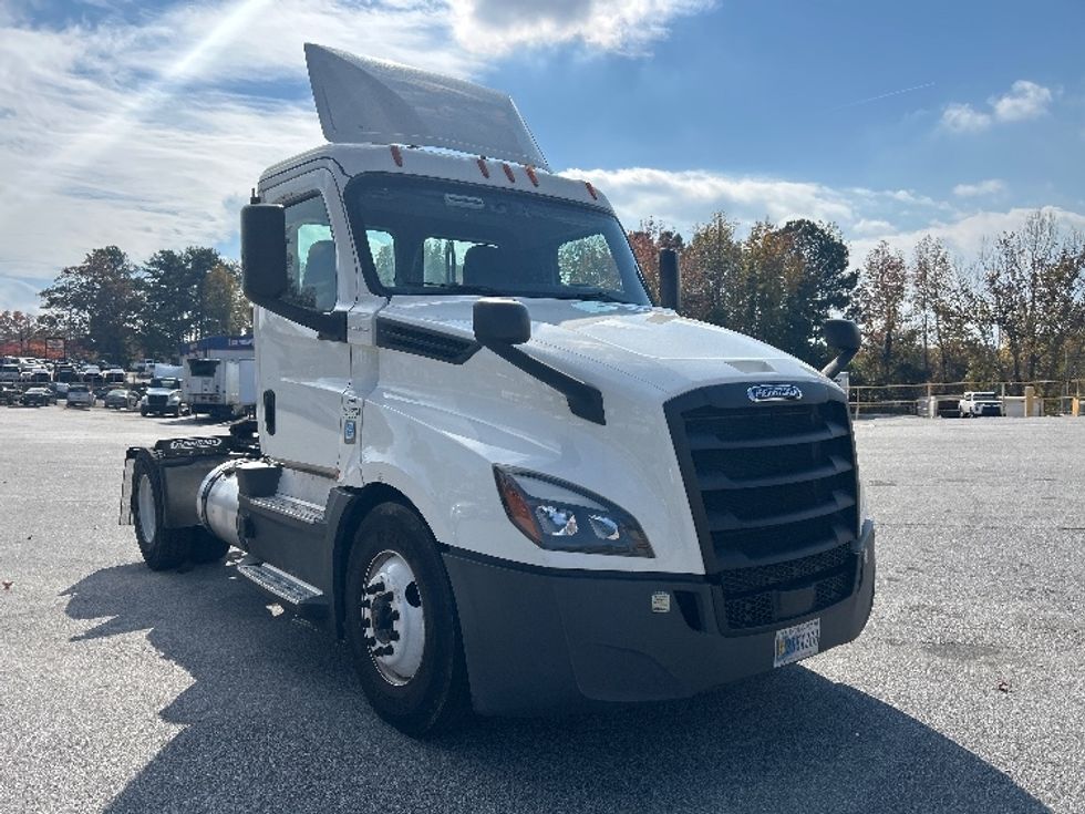 Day Cab Tractor-Heavy Duty Tractors-Freightliner-2020-T12642ST-Norcross-GA-516,157\n\t\tmiles-$ 33,750 - Image 1