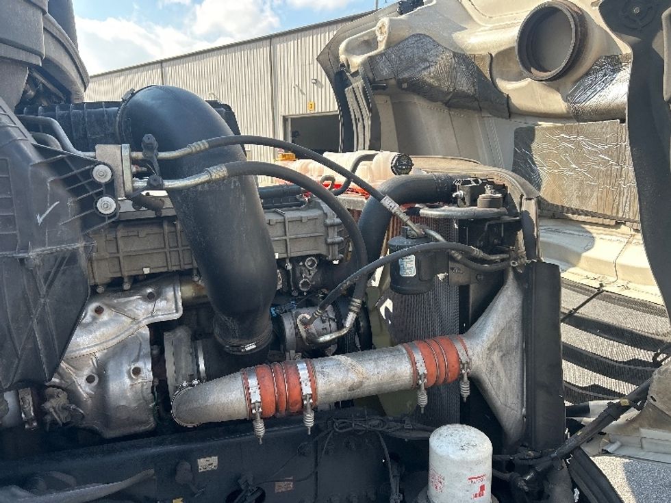 Day Cab Tractor-Heavy Duty Tractors-Freightliner-2020-T12642ST-Norcross-GA-516,157\n\t\tmiles-$ 33,750 - Image 15