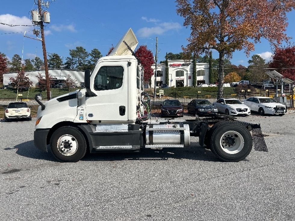 Day Cab Tractor-Heavy Duty Tractors-Freightliner-2020-T12642ST-Norcross-GA-516,157\n\t\tmiles-$ 33,750 - Image 4