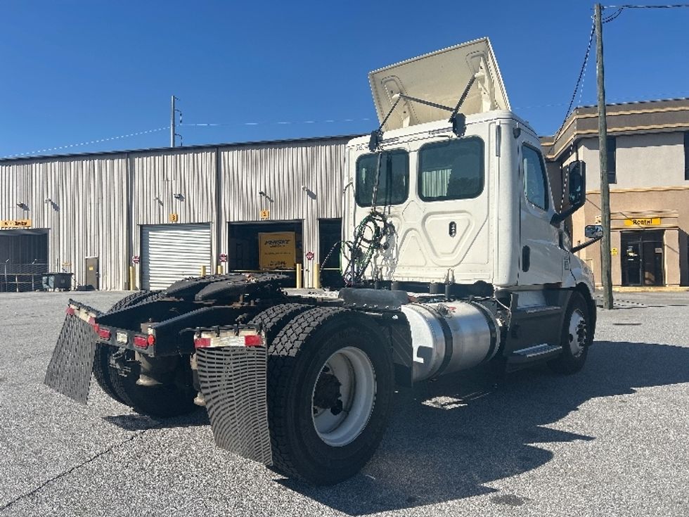 Day Cab Tractor-Heavy Duty Tractors-Freightliner-2020-T12642ST-Norcross-GA-516,157\n\t\tmiles-$ 33,750 - Image 7