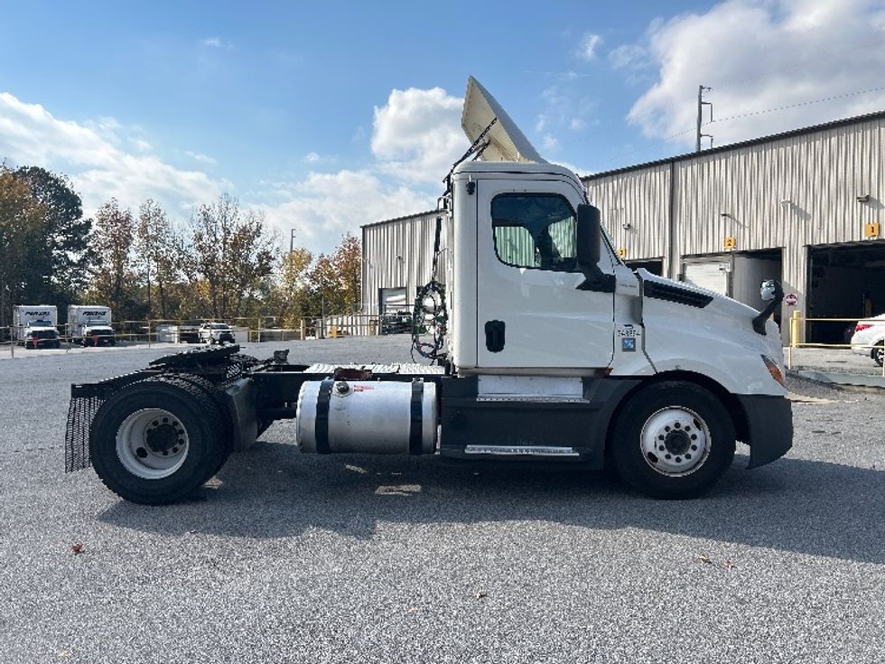 Day Cab Tractor-Heavy Duty Tractors-Freightliner-2020-T12642ST-Norcross-GA-516,157\n\t\tmiles-$ 33,750 - Image 8