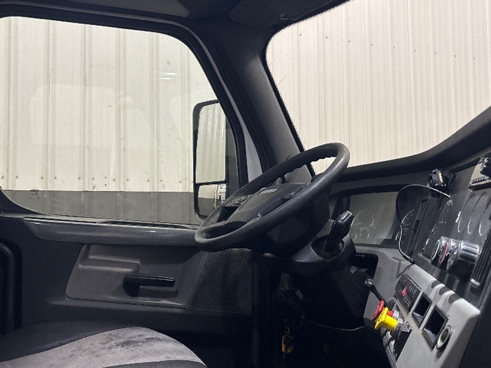 Day Cab Tractor-Heavy Duty Tractors-Freightliner-2020-T12642ST-Norcross-GA-737,406\n\t\tmiles-$ 23,250 - Image 14