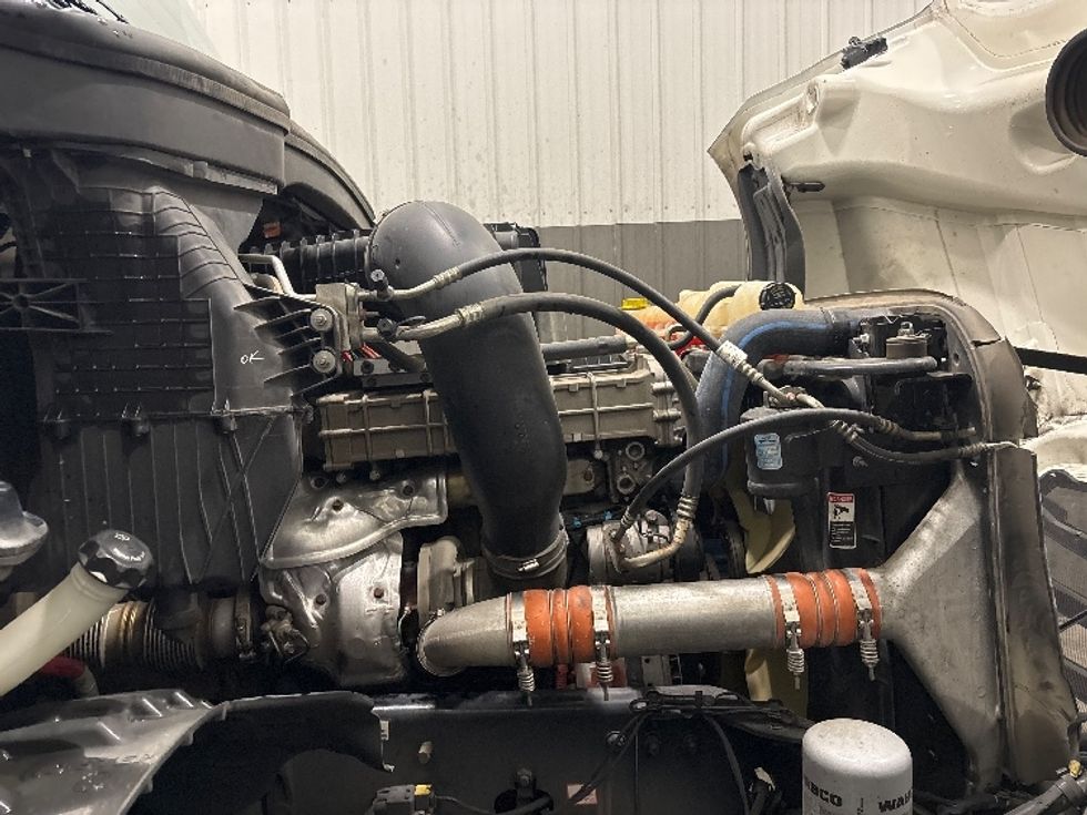 Day Cab Tractor-Heavy Duty Tractors-Freightliner-2020-T12642ST-Norcross-GA-737,406\n\t\tmiles-$ 23,250 - Image 15