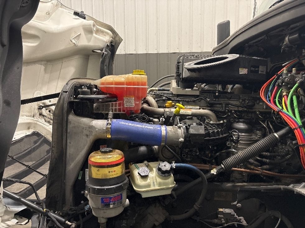 Day Cab Tractor-Heavy Duty Tractors-Freightliner-2020-T12642ST-Norcross-GA-737,406\n\t\tmiles-$ 23,250 - Image 16