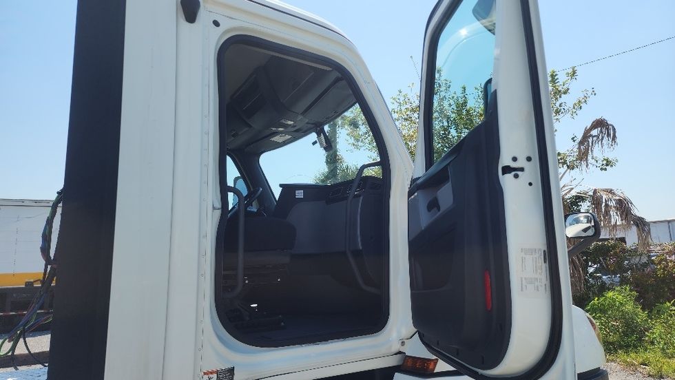 Day Cab Tractor-Heavy Duty Tractors-Freightliner-2020-T12642ST-Ocala-FL-614,605\n\t\tmiles-$ 29,750 - Image 12