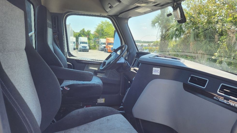Day Cab Tractor-Heavy Duty Tractors-Freightliner-2020-T12642ST-Ocala-FL-614,605\n\t\tmiles-$ 29,750 - Image 14