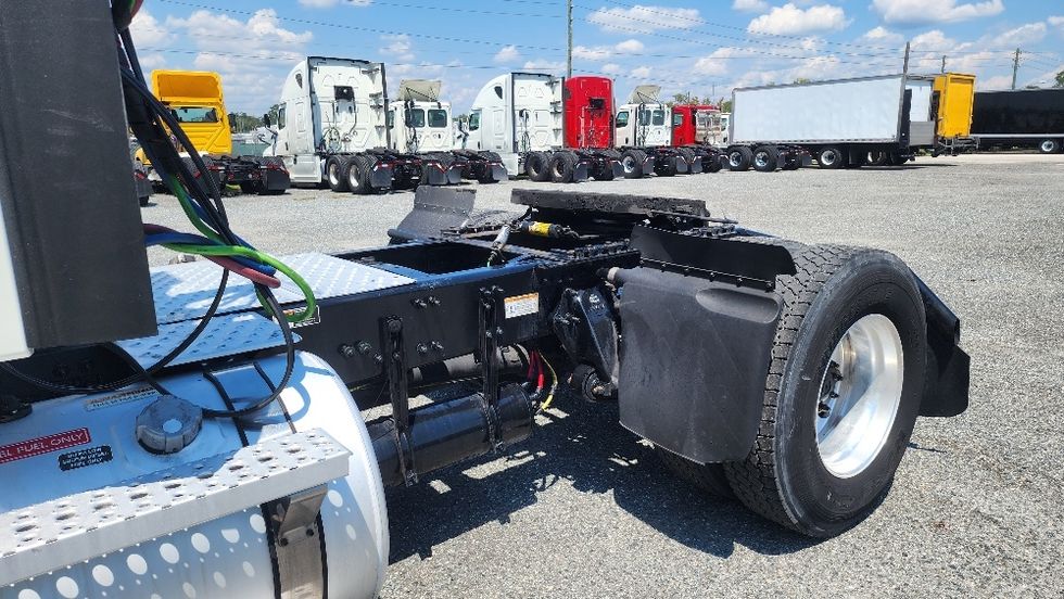 Day Cab Tractor-Heavy Duty Tractors-Freightliner-2020-T12642ST-Ocala-FL-614,605\n\t\tmiles-$ 29,750 - Image 17