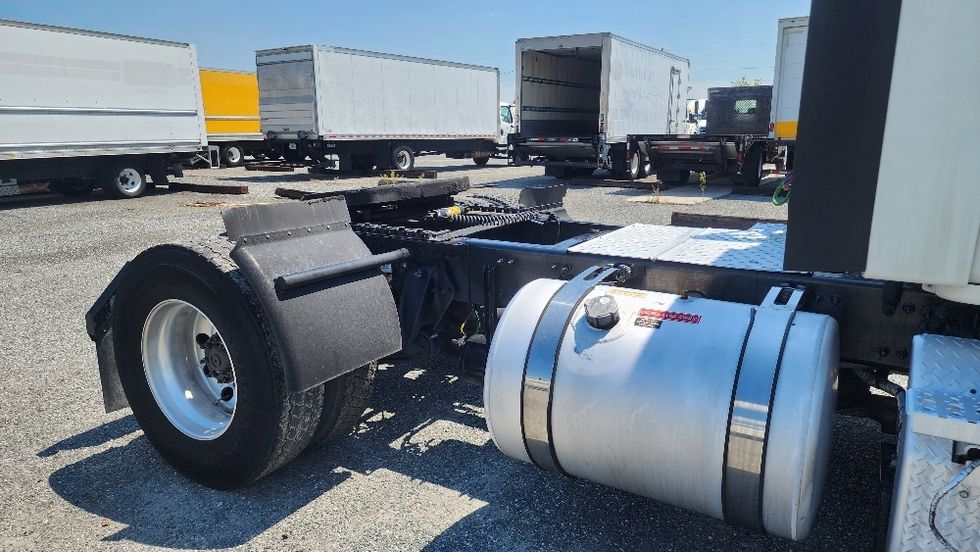 Day Cab Tractor-Heavy Duty Tractors-Freightliner-2020-T12642ST-Ocala-FL-614,605\n\t\tmiles-$ 29,750 - Image 18