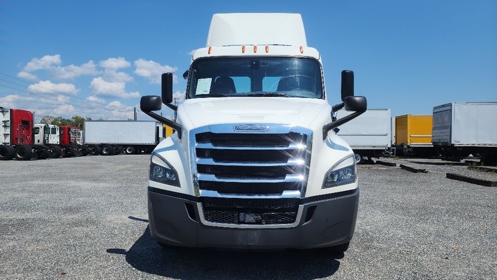 Day Cab Tractor-Heavy Duty Tractors-Freightliner-2020-T12642ST-Ocala-FL-614,605\n\t\tmiles-$ 29,750 - Image 2