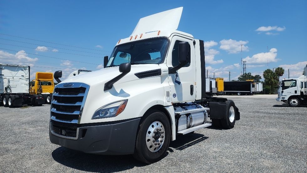 Day Cab Tractor-Heavy Duty Tractors-Freightliner-2020-T12642ST-Ocala-FL-614,605\n\t\tmiles-$ 29,750 - Image 3