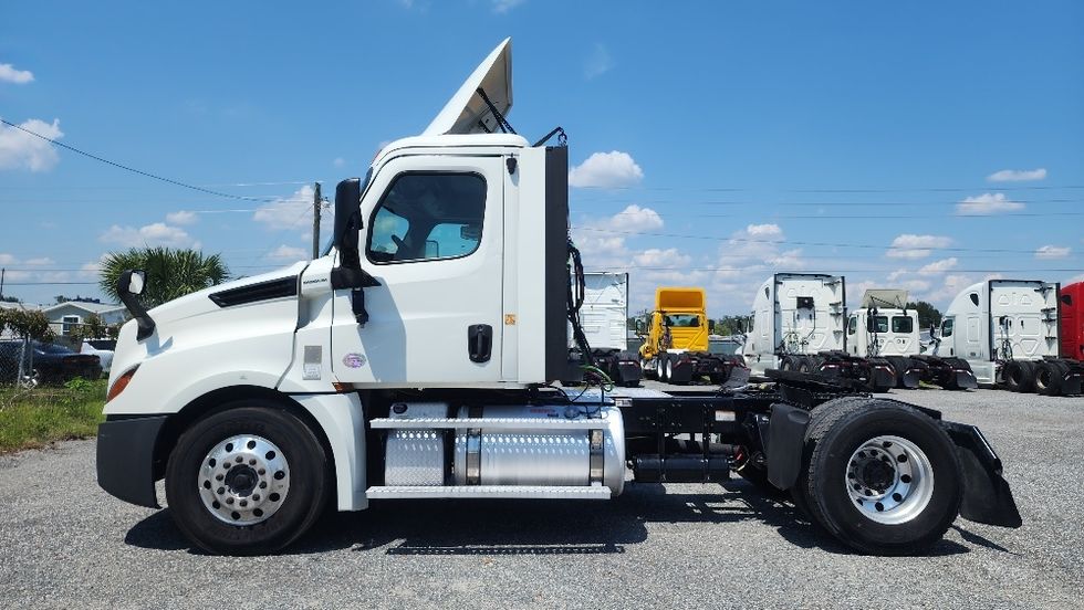 Day Cab Tractor-Heavy Duty Tractors-Freightliner-2020-T12642ST-Ocala-FL-614,605\n\t\tmiles-$ 29,750 - Image 4