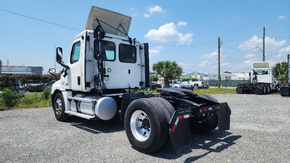 Day Cab Tractor-Heavy Duty Tractors-Freightliner-2020-T12642ST-Ocala-FL-614,605\n\t\tmiles-$ 29,750 - Image 5