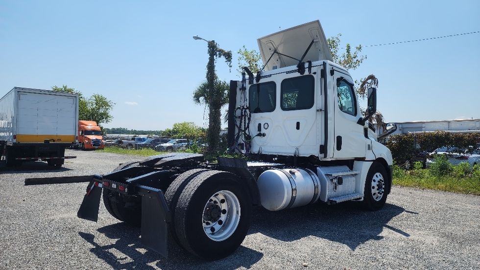 Day Cab Tractor-Heavy Duty Tractors-Freightliner-2020-T12642ST-Ocala-FL-614,605\n\t\tmiles-$ 29,750 - Image 7