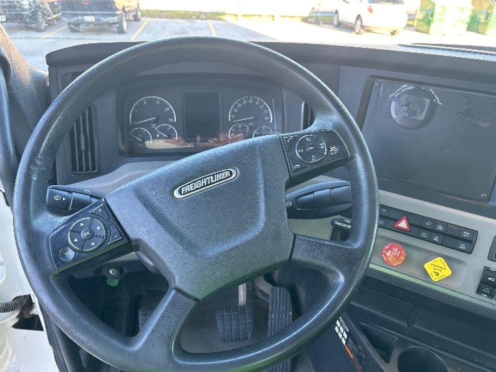 Day Cab Tractor-Heavy Duty Tractors-Freightliner-2020-T12642ST-Omaha-NE-385,558\n\t\tmiles-$ 33,250 - Image 11