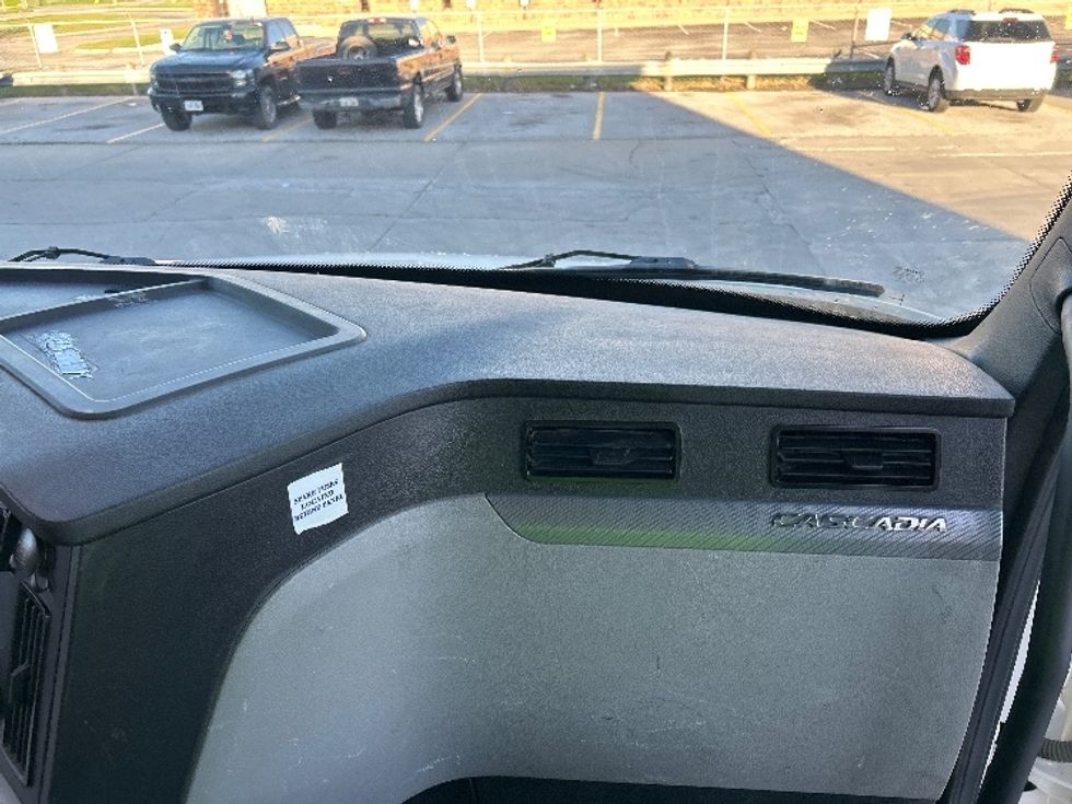 Day Cab Tractor-Heavy Duty Tractors-Freightliner-2020-T12642ST-Omaha-NE-385,558\n\t\tmiles-$ 33,250 - Image 13