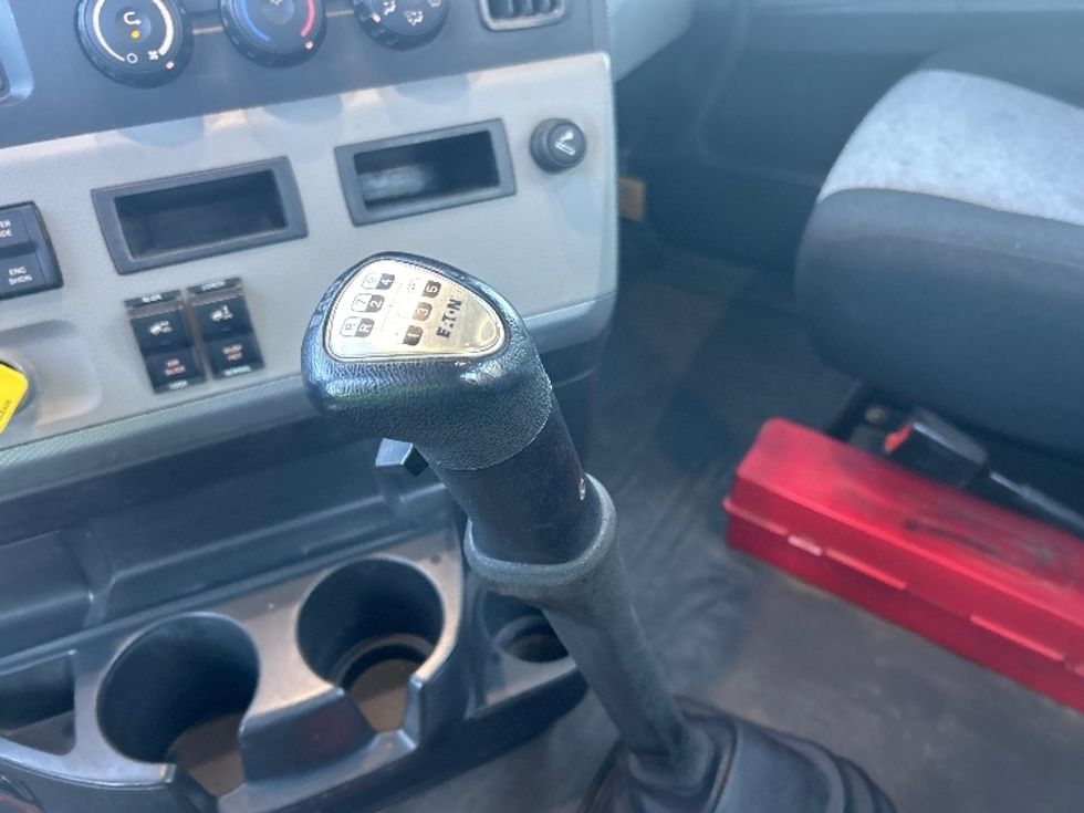 Day Cab Tractor-Heavy Duty Tractors-Freightliner-2020-T12642ST-Omaha-NE-385,558\n\t\tmiles-$ 33,250 - Image 17